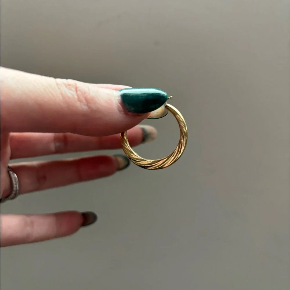 Elegant Solid 14k Gold Hollow Hoop Earrings - Picture 5 of 6